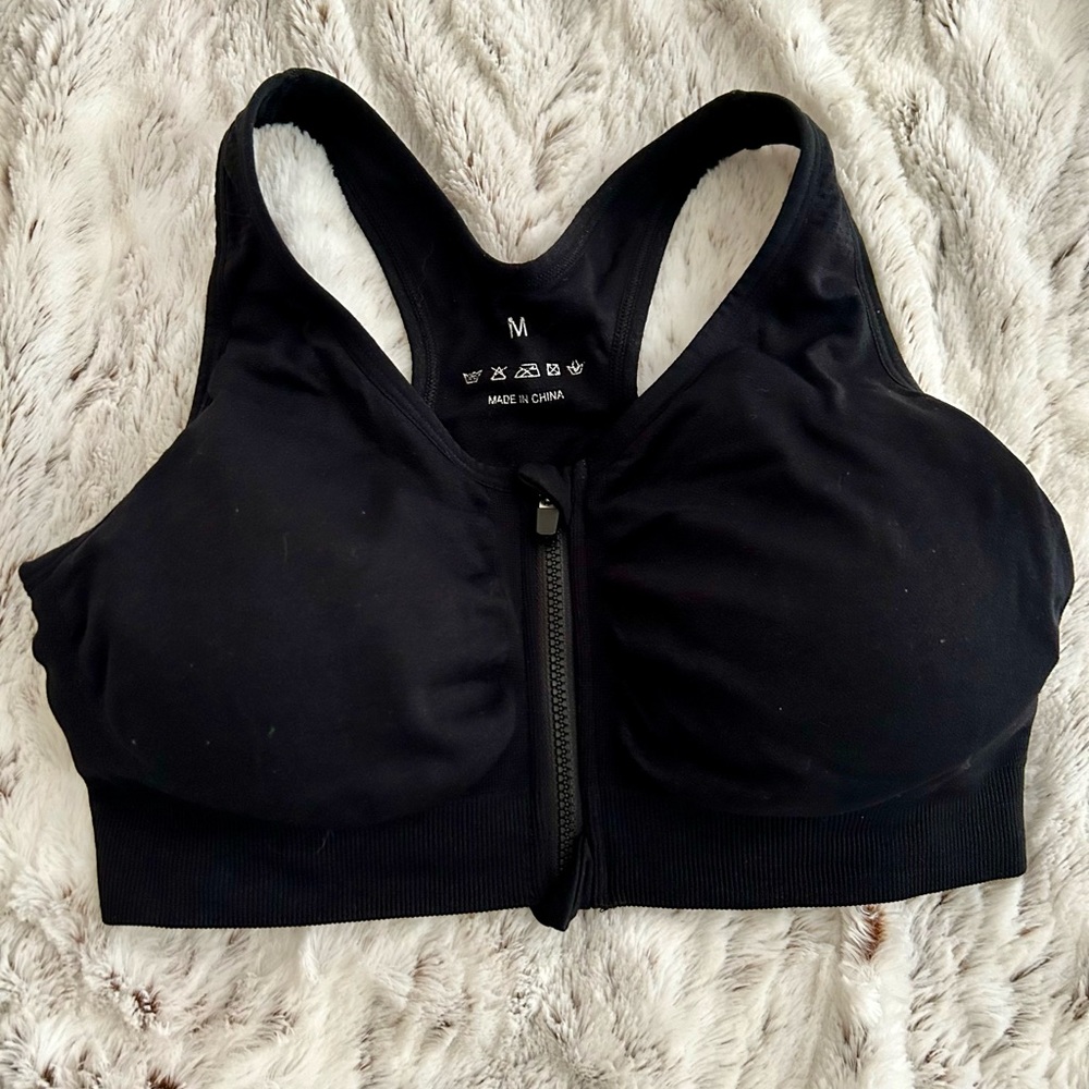 Front zip sports bra
